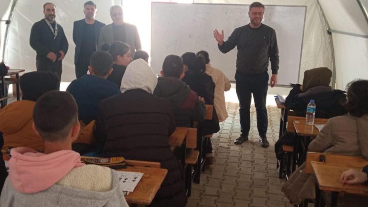 Akmeşe’den Depremzede Öğrencilere Ders