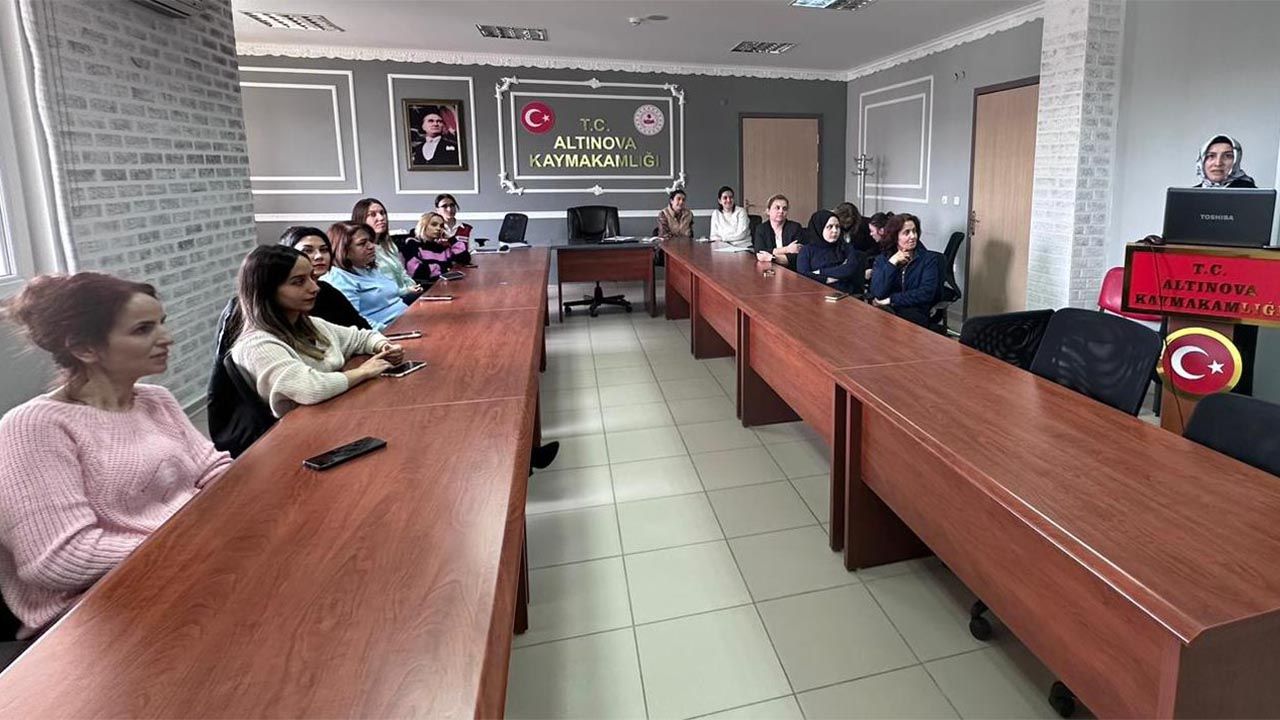 Altınova’da Aile Ve Kadına Şiddet Paneli
