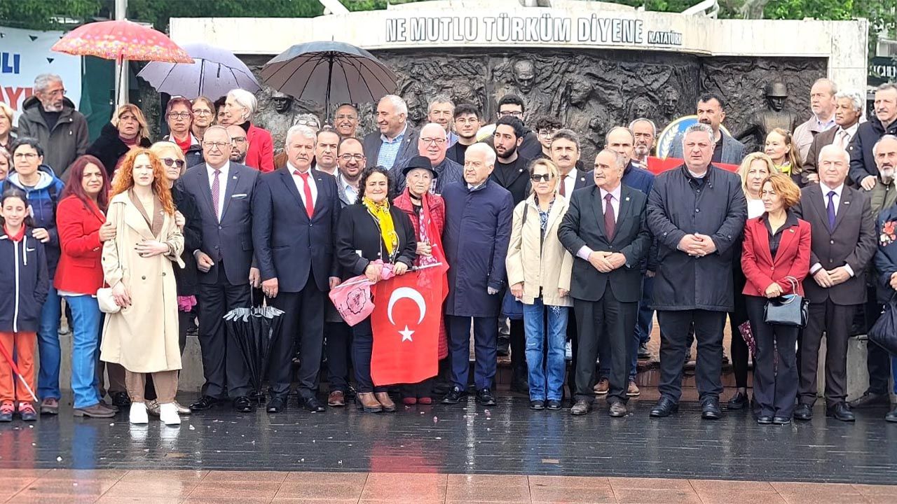 CHP İl Teşkilatı Atatürk Anıtı’nda