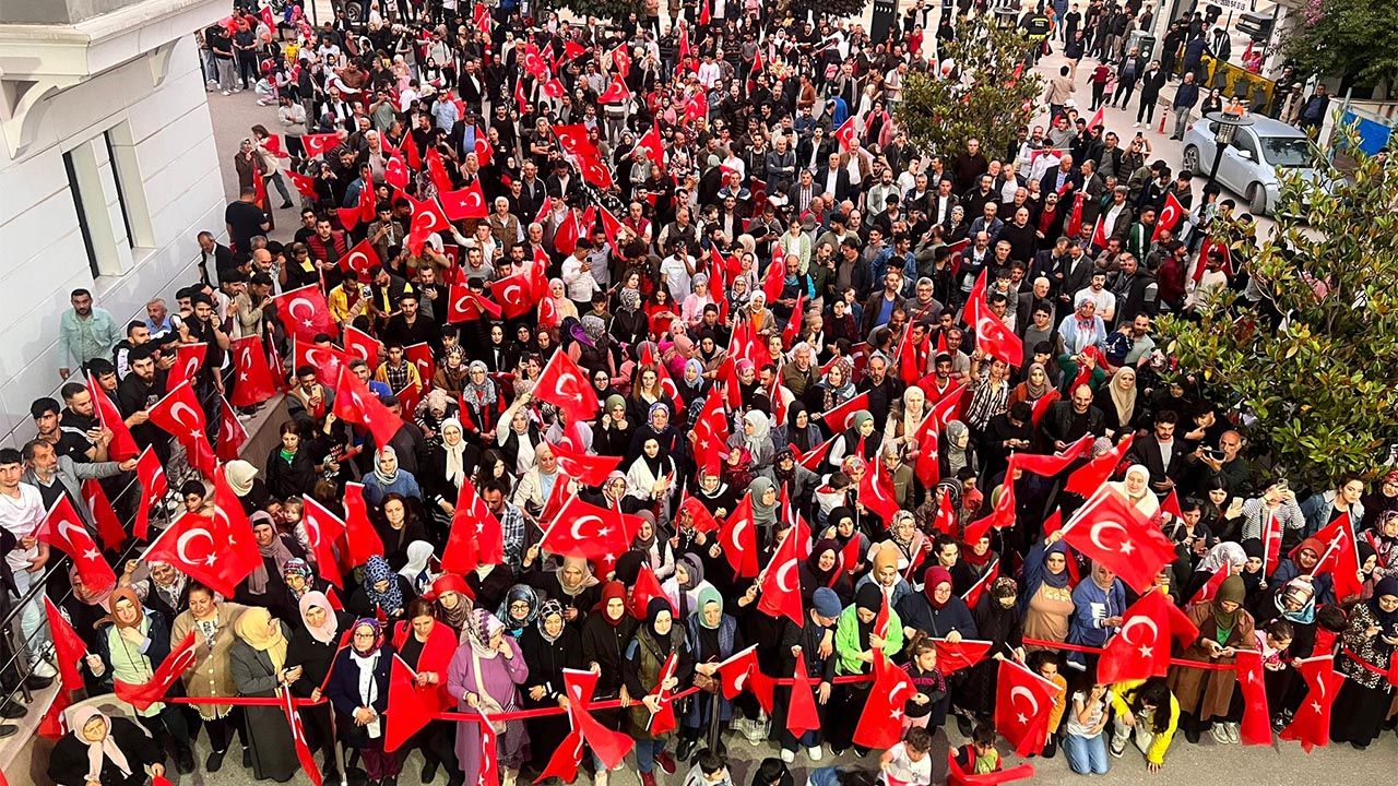 Altınova'da Coşkulu Kutlama