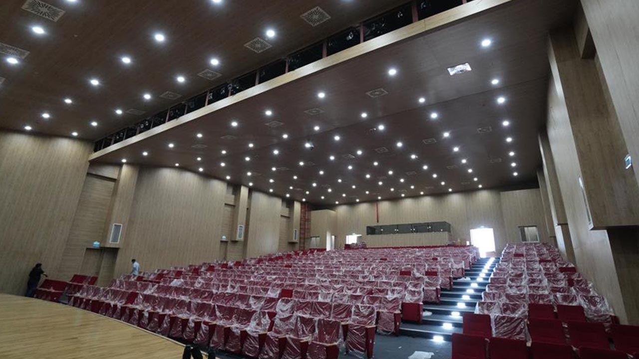 Yeni Konferans Salonu Yalova'ya Büyük Bir Sahne Sunuyor