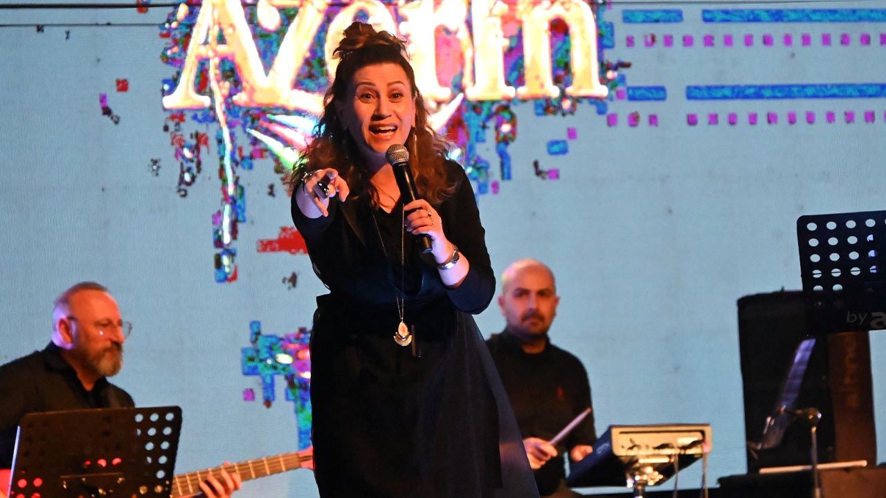 Türk Dünyası’nın Kıymetli Sanatçısı Azerin’den Yalova’da Muhteşem Konser