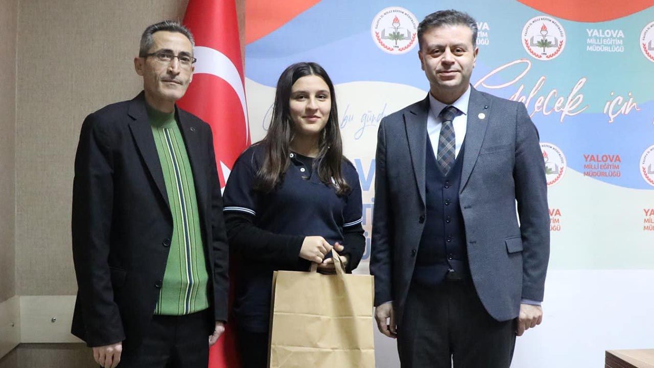 Akmeşe Öğrencilere Ödüllerini Verdi