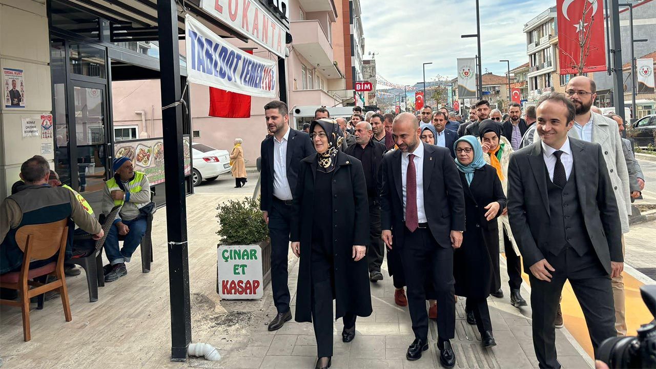 Ak Parti Altınova’da Seçim İrtibat Ofisini Açtı