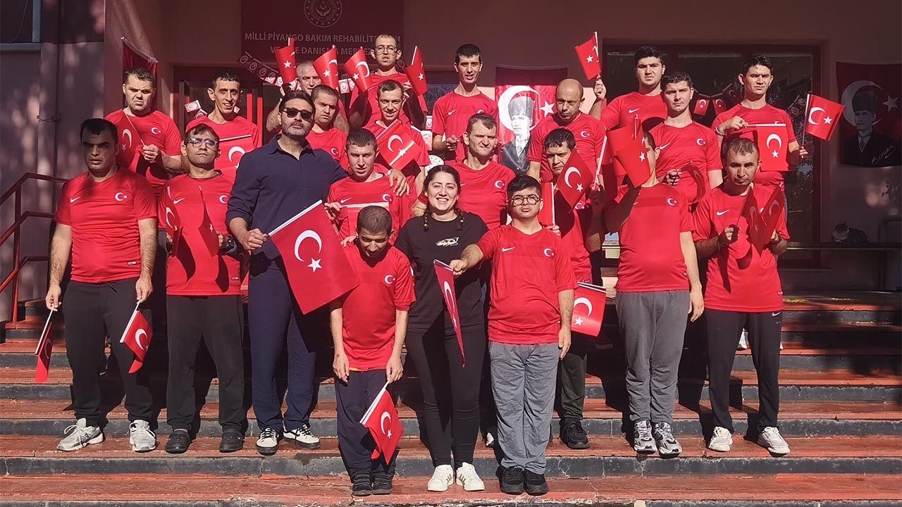 Engelli Bireylerden Cumhuriyet’in 102. Yılına Anlamlı Kutlama