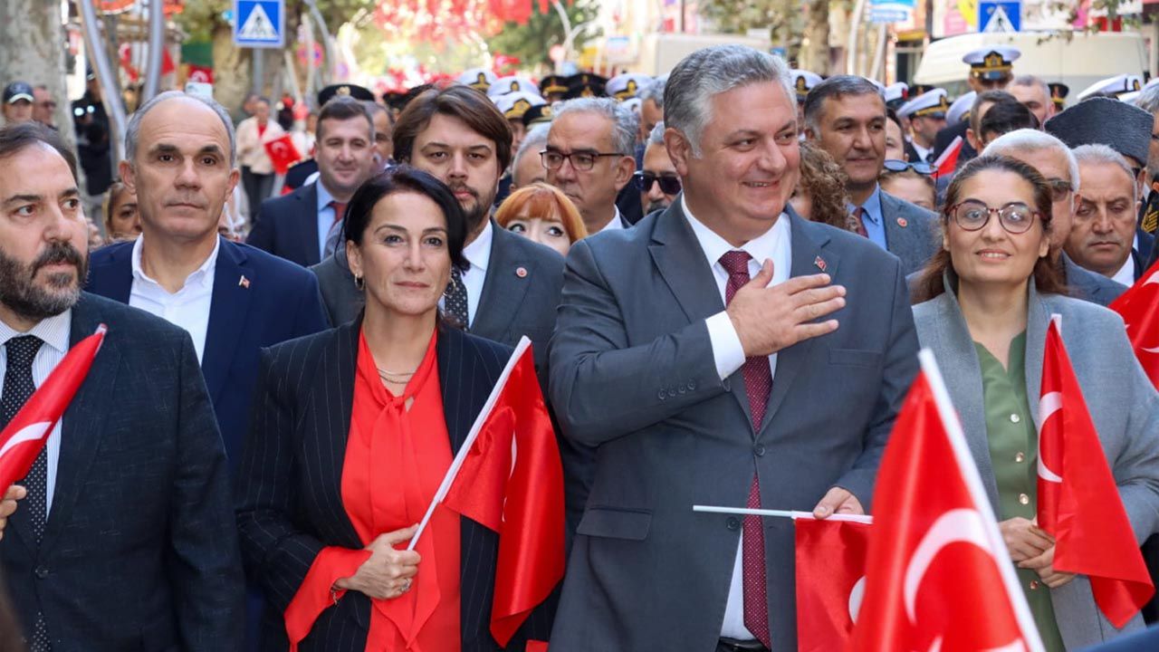 Yalova’da 29 Ekim Coşkusu: Cumhuriyet Bayramı Görkemli Etkinliklerle Kutlandı