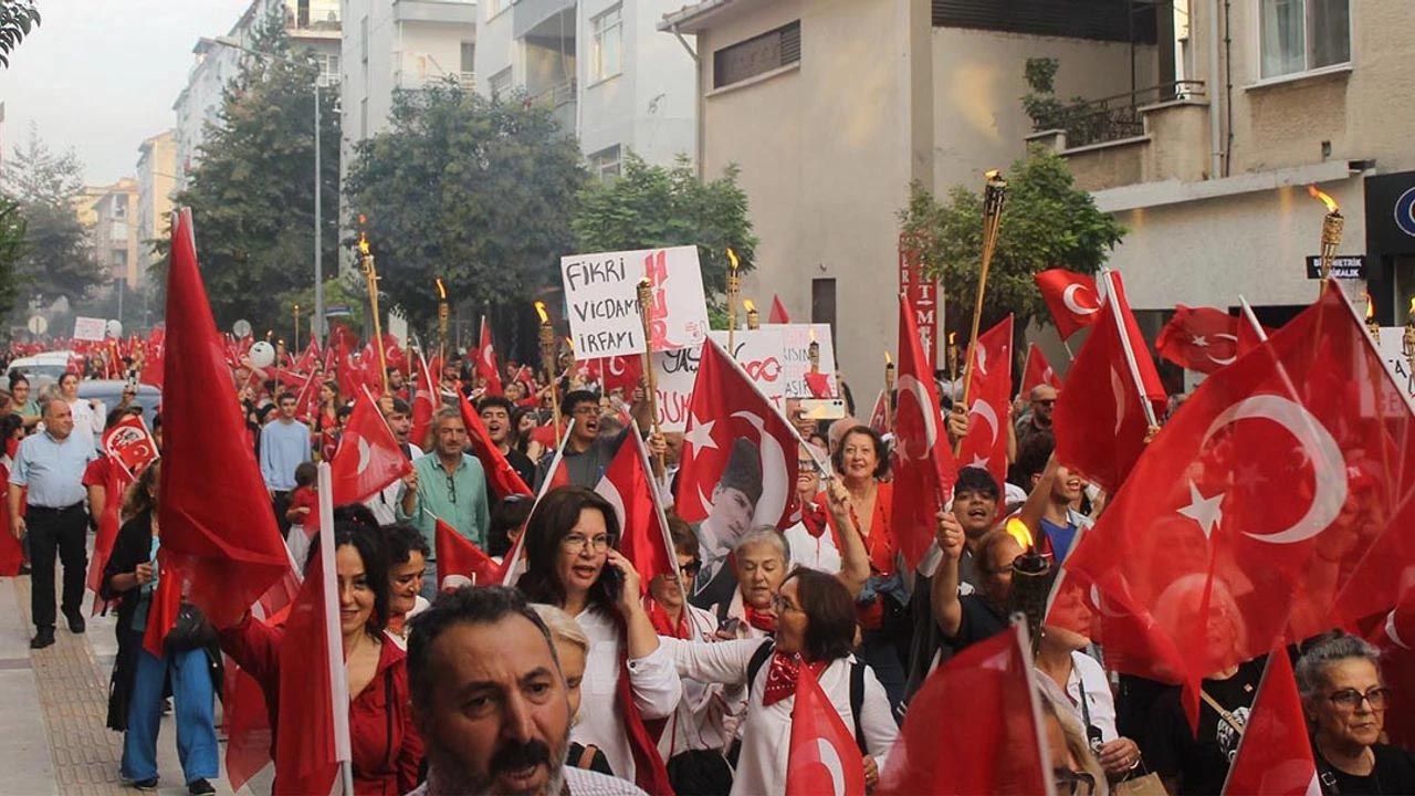 CHP Yalova İl Başkanlığı, Yalovalıları “Cumhuriyet” Yürüyüşüne Davet Etti!