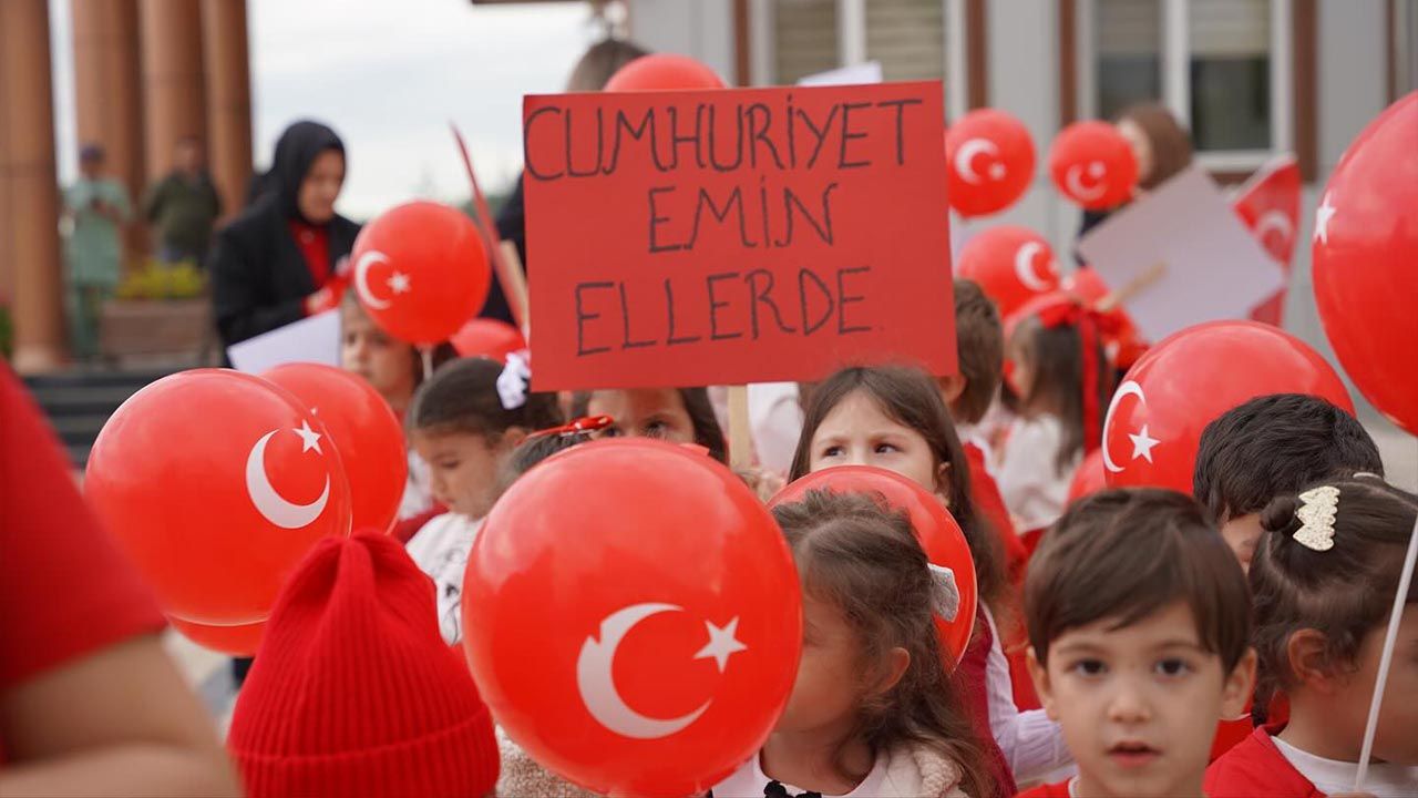 Kadıköy’deki Cumhuriyet Yürüyüşlerine Devam!