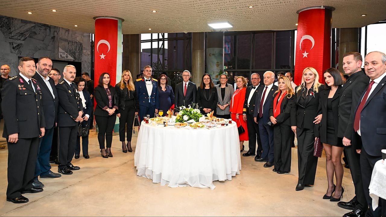 Yalova’da Cumhuriyet’in 102. Yılı Onuruna Bayramlaşma Programı Düzenlendi