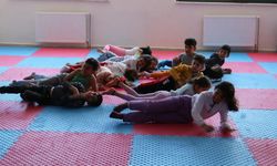 Depremzedeli Minikler Spor Yapıyor