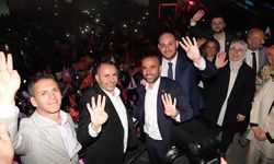 AK Parti’li Vekillerden Seçim Sonrası Kutlaması