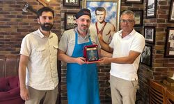 Yalova Bal-Göç’ten Acar’a Plaket