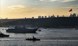 Türk Donanması 100 Gemiyle Geçit Düzenledi