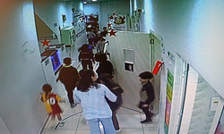 Yalova'da Deprem Sonrası Öğrencilerin Tahliyesi Güvenlik Kamerasında