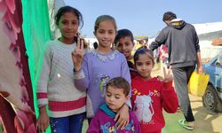 Gazzeli küçük kız:” Filistinli çocuklar roket altında yaşarken, dünya yılbaşını havai fişeklerle kutluyor”  