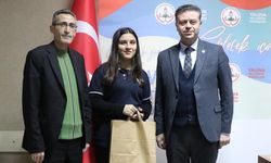 Akmeşe Öğrencilere Ödüllerini Verdi
