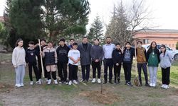 Başkan Canbay Öğrencilerle Birlikte Fidan Dikti