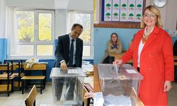 Altınova’da Seçim Hareketliliği: AK Parti ve CHP Adayı Oylarını Kullandı