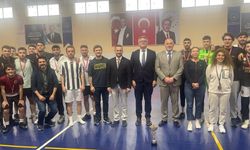 Başkan Soyer Öğrencilerin Futsal Heyecanına Ortak Oldu