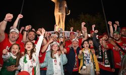 Semt77 Yalovaspor, Şampiyonluk Coşkusunu Sokaklara Taşıdı