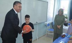 Başkan Çitil, Basketbol Topu Hediye Etti
