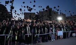 Yalova Üniversitesi 2023-2024 Mezunlarını Gururla Uğurladı