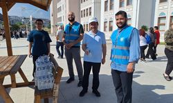 Öğrencilere İkramda Bulundular