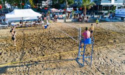 Çiftlikköy Sahilinde Voleybol Şöleni Sürüyor