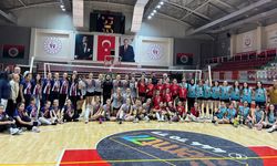 Abdülhamidhan Ortaokulu Yıldız Kızlar Voleybolda İl Şampiyonu Oldu