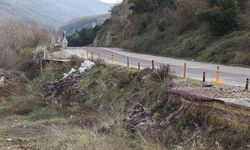 Çöken Yol Paşakent Mahallesi’nde Endişe Yaratıyor