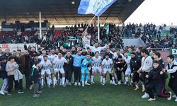 Derbide Yeşil Yalova FK Güldü