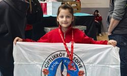 Çiftlikköylü Minik Karateci Mine, Ege Karate Ligi Üçüncüsü