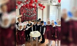 Miniklerden Mezuniyet Sevinci