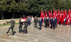 Bakan Bak'tan Gençler ve Sporcularla Anıtkabir'e Ziyaret