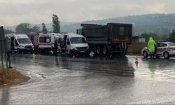 Yalova'da Kamyon Minibüsle Çarpıştı: 3 Yaralı