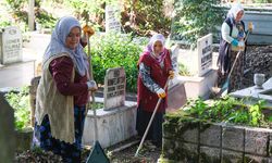 Çiftlikköy’de Bayram Öncesi Mezarlıklarda Temizlik Seferberliği