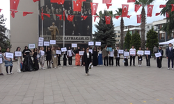Öğrencilerden 'Açık Hava Atık Materyal Defilesi'