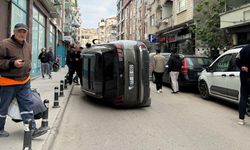 Yalova’da Park Halindeki Araçlara Çarpan Cip Yan Yattı