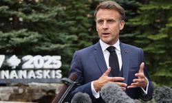 Macron: "İran’da rejim değişikliği Orta Doğu’da kaosa yol açar"