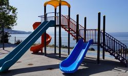 Armutlu Belediyesi Oyun Alanlarını Yeniliyor