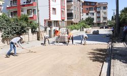 Aziz Sokak’ta Parke Taş Döşeme Çalışması Yapılıyor