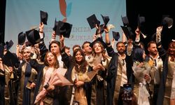 İİBF’de Mezuniyet Sevinci