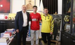 Başkan Kurt, Genç Sporcuyu Tebrik Eti!