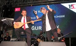 Çınarcık Kaymakamı Atak Konserde Saz Çaldı