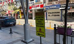 Yaya Geçidi 20 Metre Uzağında, Vatandaş Dubaların Üstünden Atlıyor