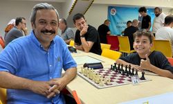 Başkan Kendir Satrançta Oğluyla Karşılaştı