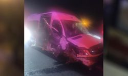 Yalova'da Çöp Kamyonu Minibüsle Çarpıştı: 2 Yaralı