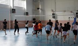 Başkan Tavşan, Yaz Dönemi Voleybol Kursunu Ziyaret Etti
