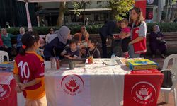 Yalova’da “Aile Ebru Sanat Atölyesi” Renkli Görüntülere Sahne Oldu