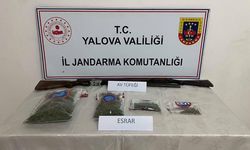 Çınarcık’ta Uyuşturucu Operasyonu: Evinde Esrar ve Tüfek Ele Geçirildi